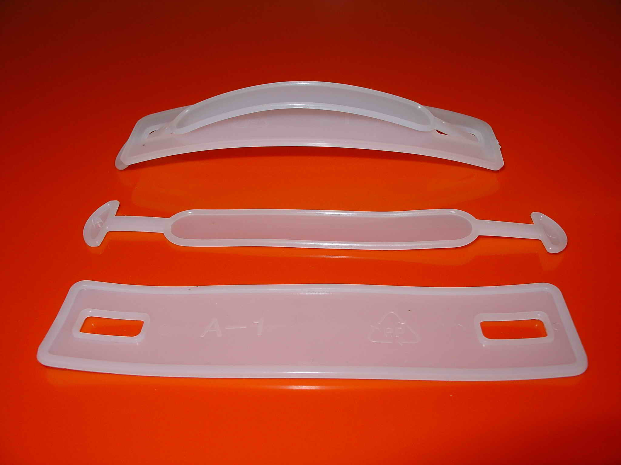 to uniplastic! Plastic box handle,carton